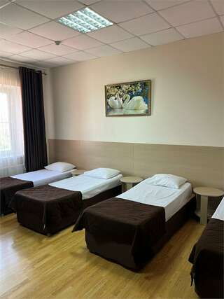 Гостевой дом 5 Сезонов Кущевская Четырех местный номер-3